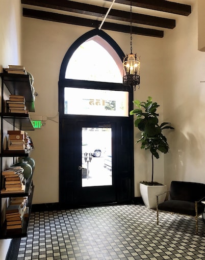 308-Immaculate Studio San Pedro Sq. San Jose!