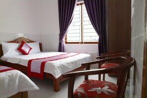 Minibar, desk, blackout curtains, soundproofing - Anh Quan Hotel (Quy Nhon)