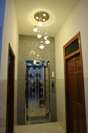Elevator - Anh Quan Hotel (Quy Nhon)