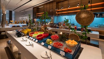 Buffet breakfast for a fee on weekdays