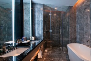 Free toiletries, hair dryer, slippers, towels - Grand Skylight International Hotel Haoyue Shenzhen (Shenzhen)