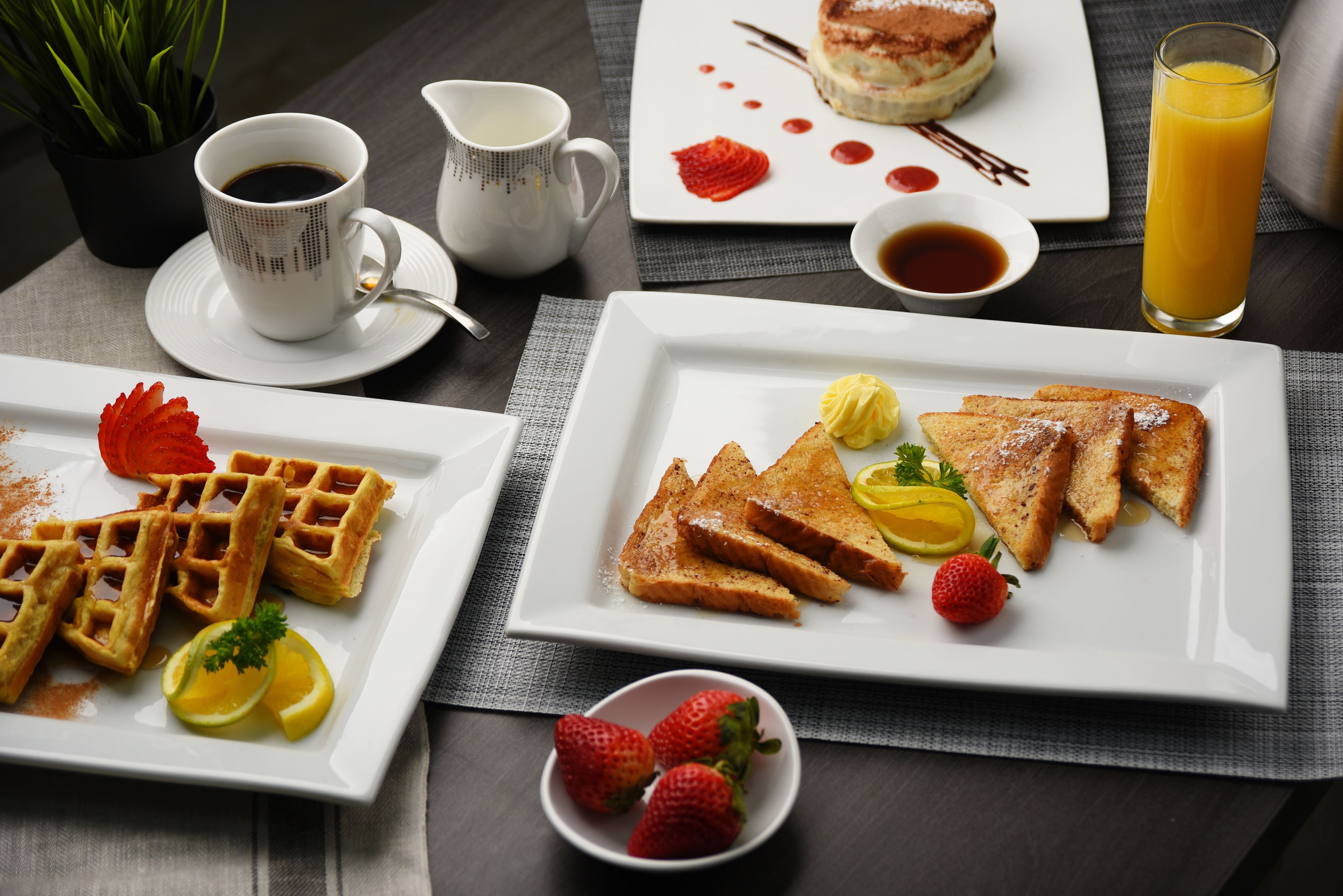 daily cooked-to-order breakfast (mxn 200 per person)