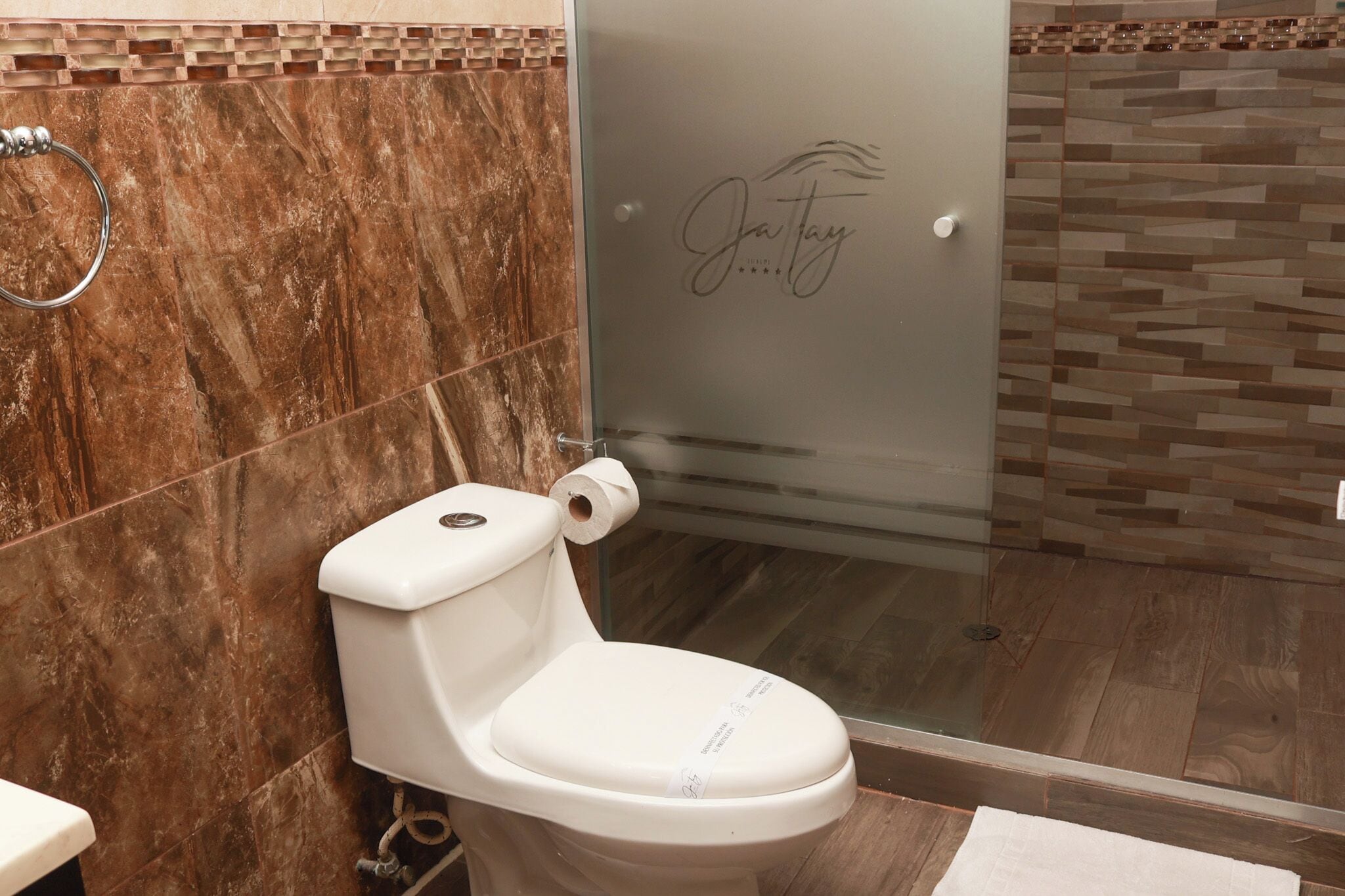 shower, rainfall showerhead, free toiletries, hair dryer