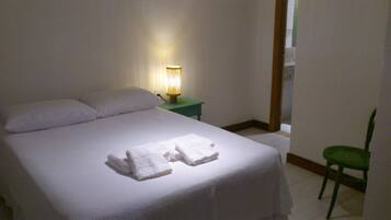 Deluxe Room, 1 King Bed | Blackout drapes, free WiFi, bed sheets
