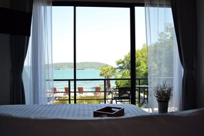 Deluxe Double Room with Seaview | Minibar, in-room safe, blackout drapes, free WiFi