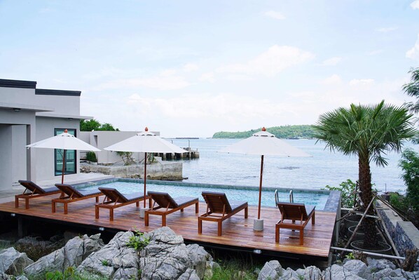 Outdoor pool - De'Anchor (Ko Sichang)