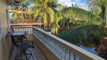 ํ
๋ผ์ค/ํํฐ์ค