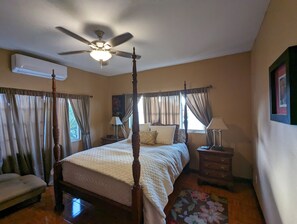 Family Apartment, Multiple Beds, Non Smoking | 4 bedrooms, Egyptian cotton sheets, down comforters, in-room safe - Casa Belize (Belize City)