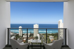 3 Bedroom Premium Ocean View | Individually decorated, individually furnished, laptop workspace - Qube Broadbeach (Broadbeach)