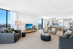 Flat-screen TV - Qube Broadbeach (Broadbeach)