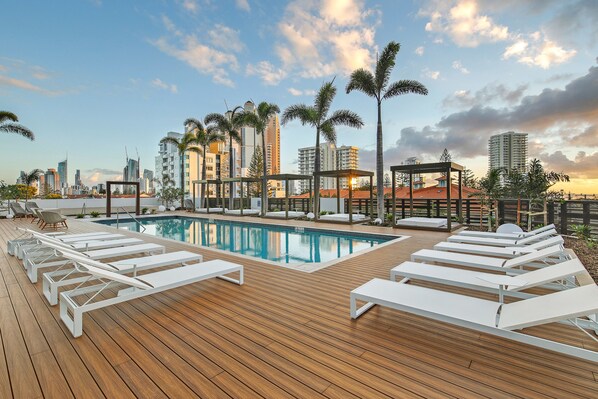 Außenpool, Liegestühle