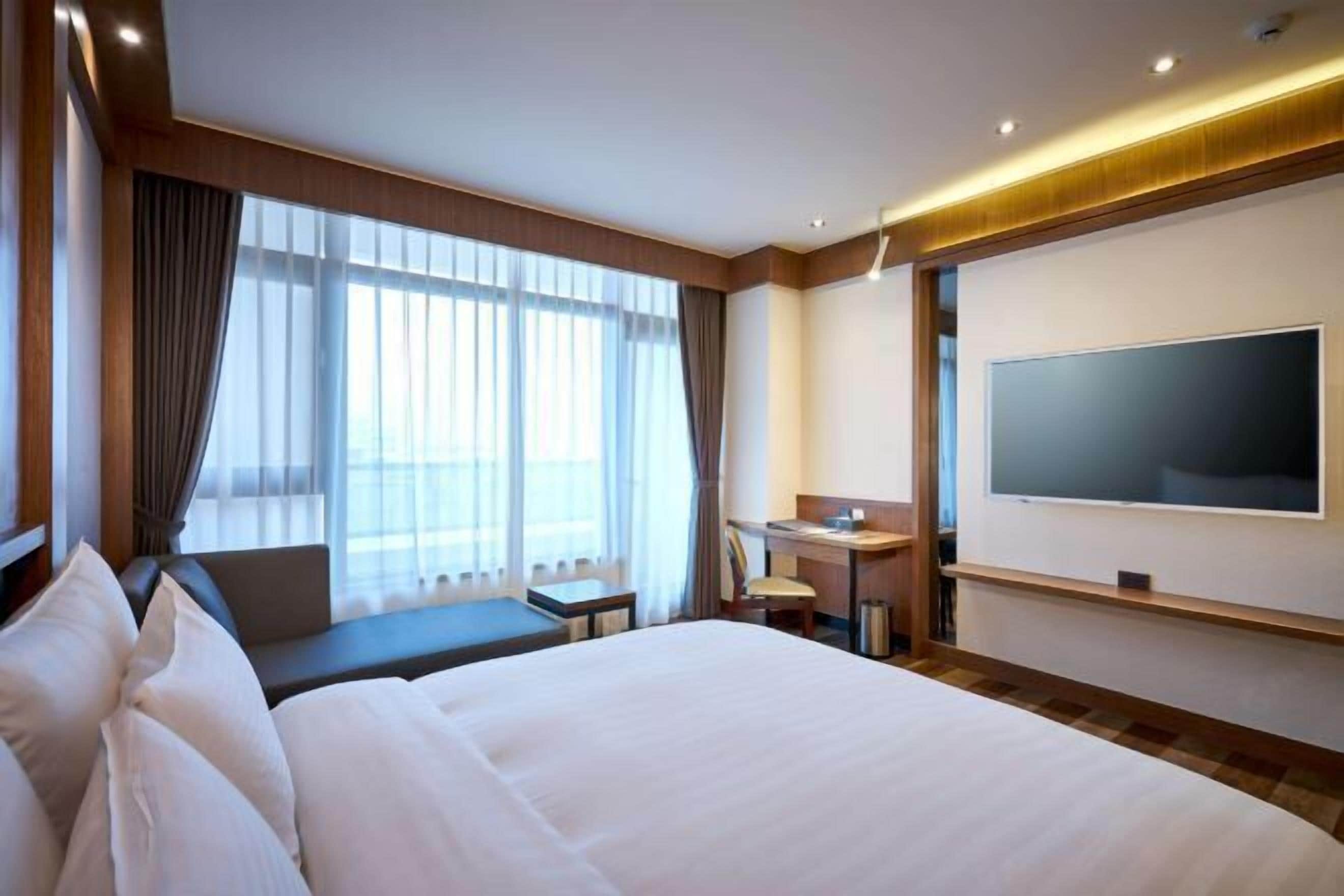 1 多间卧室、高档床上用品、羽绒被、加厚床垫