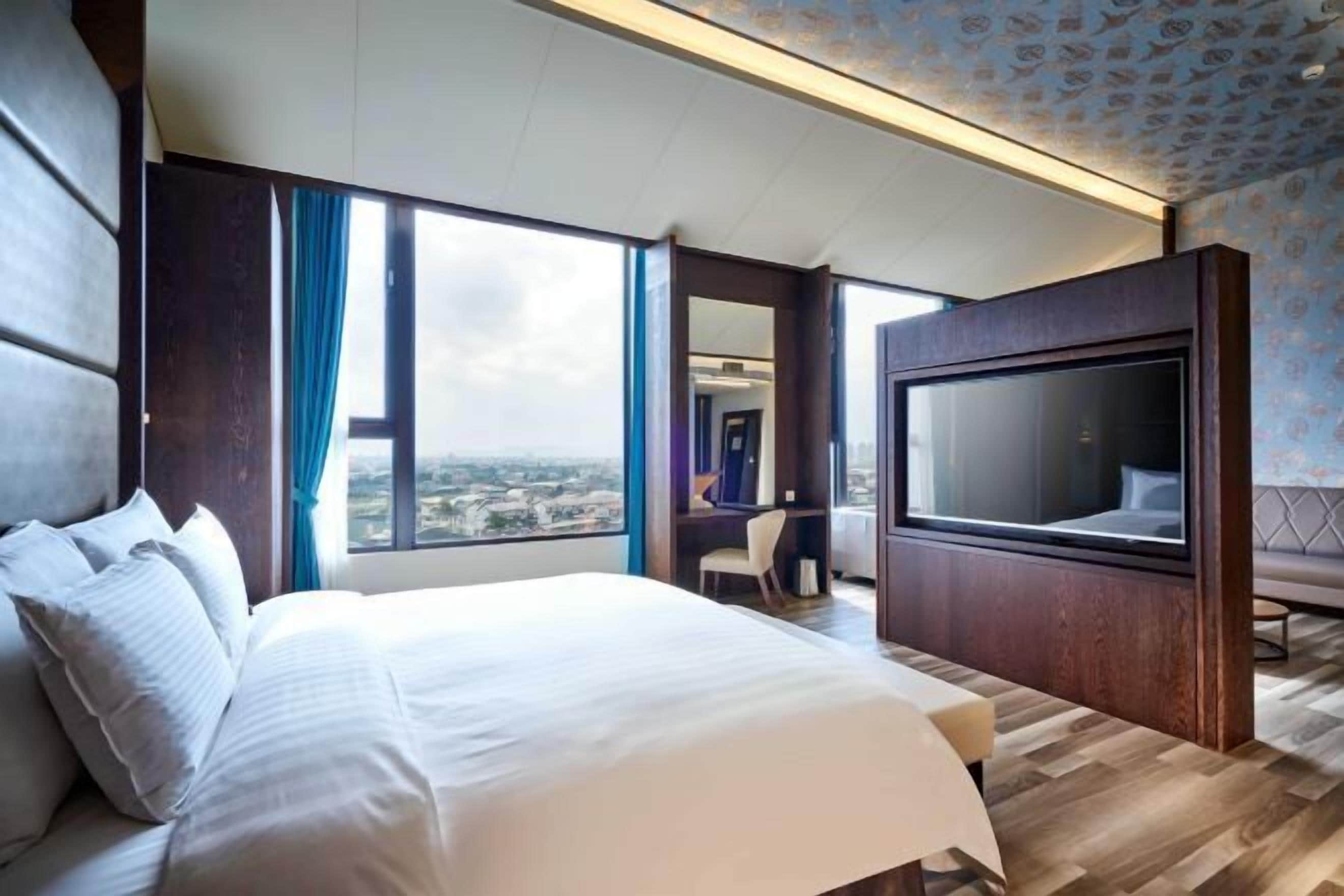 1 多间卧室、高档床上用品、羽绒被、加厚床垫