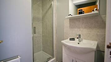 Double or Twin Room | Bathroom | Towels