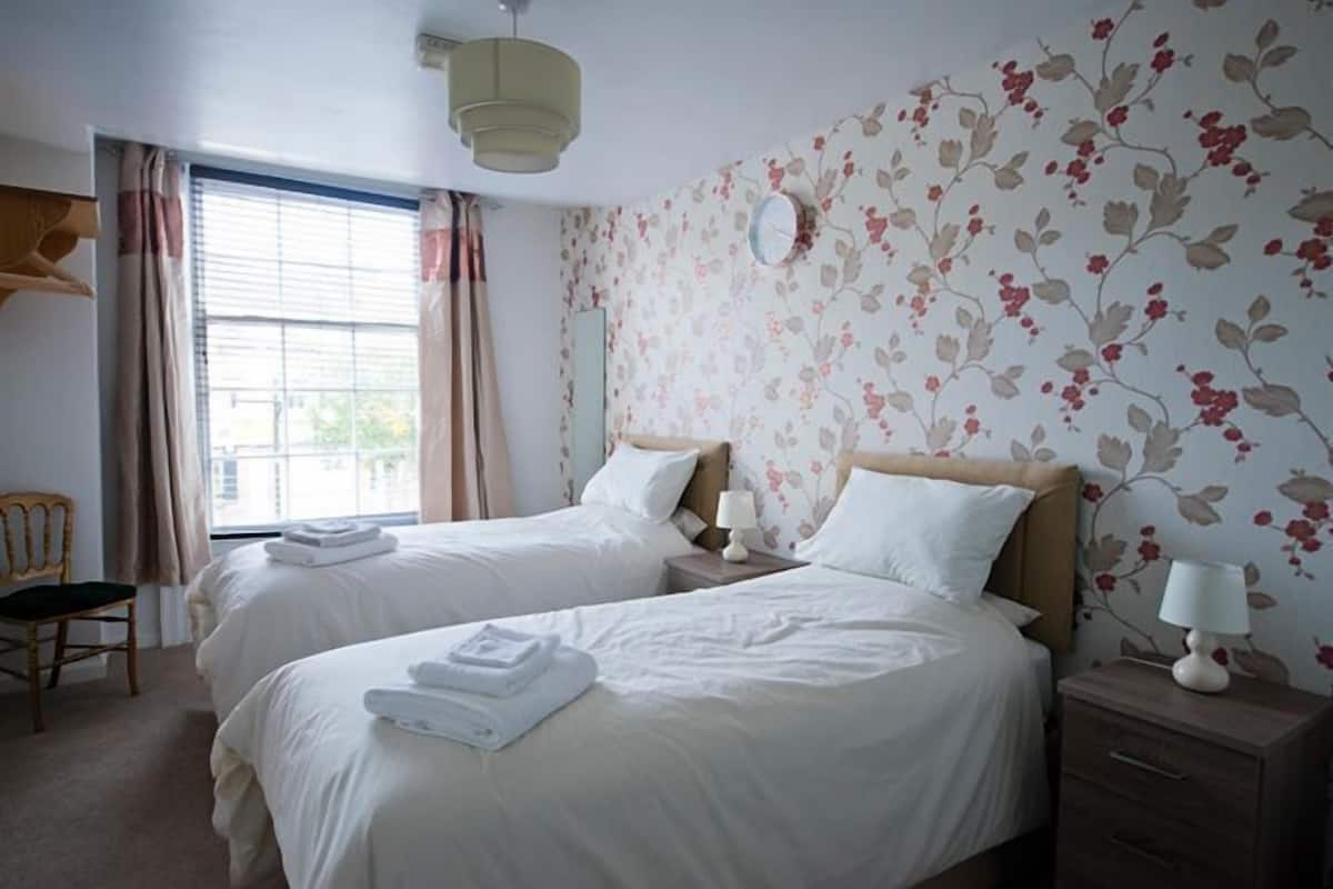 Double or Twin Room | WiFi (surcharge), bed sheets