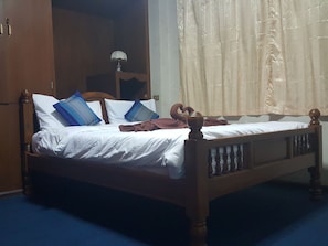 Habitación doble romántica | Wifi gratis y ropa de cama