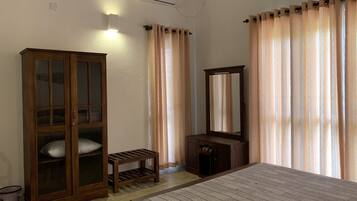 Double Room | Desk, soundproofing, iron/ironing board, free WiFi