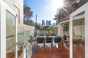 Outdoor dining - ❤Modern Heritage Terrace. City Views. Downtown. 2 BR (Darlinghurst)