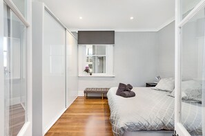 2 bedrooms, iron/ironing board, WiFi, bed sheets - ❤Modern Heritage Terrace. City Views. Downtown. 2 BR (Darlinghurst)