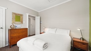 1 bedroom, desk, iron/ironing board, free WiFi - In the Blue | Romantic getaway for two with slow combustion fireplace (Blackheath)