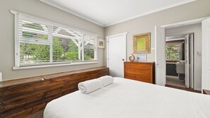 1 chambre, bureau, fer et planche à repasser, accès au Wi-Fi (inclus)