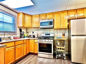 Fridge, microwave, oven, stovetop - North Pole Christmas, Michigan Spectacular Lake Superior, Grand Island View! (Christmas)