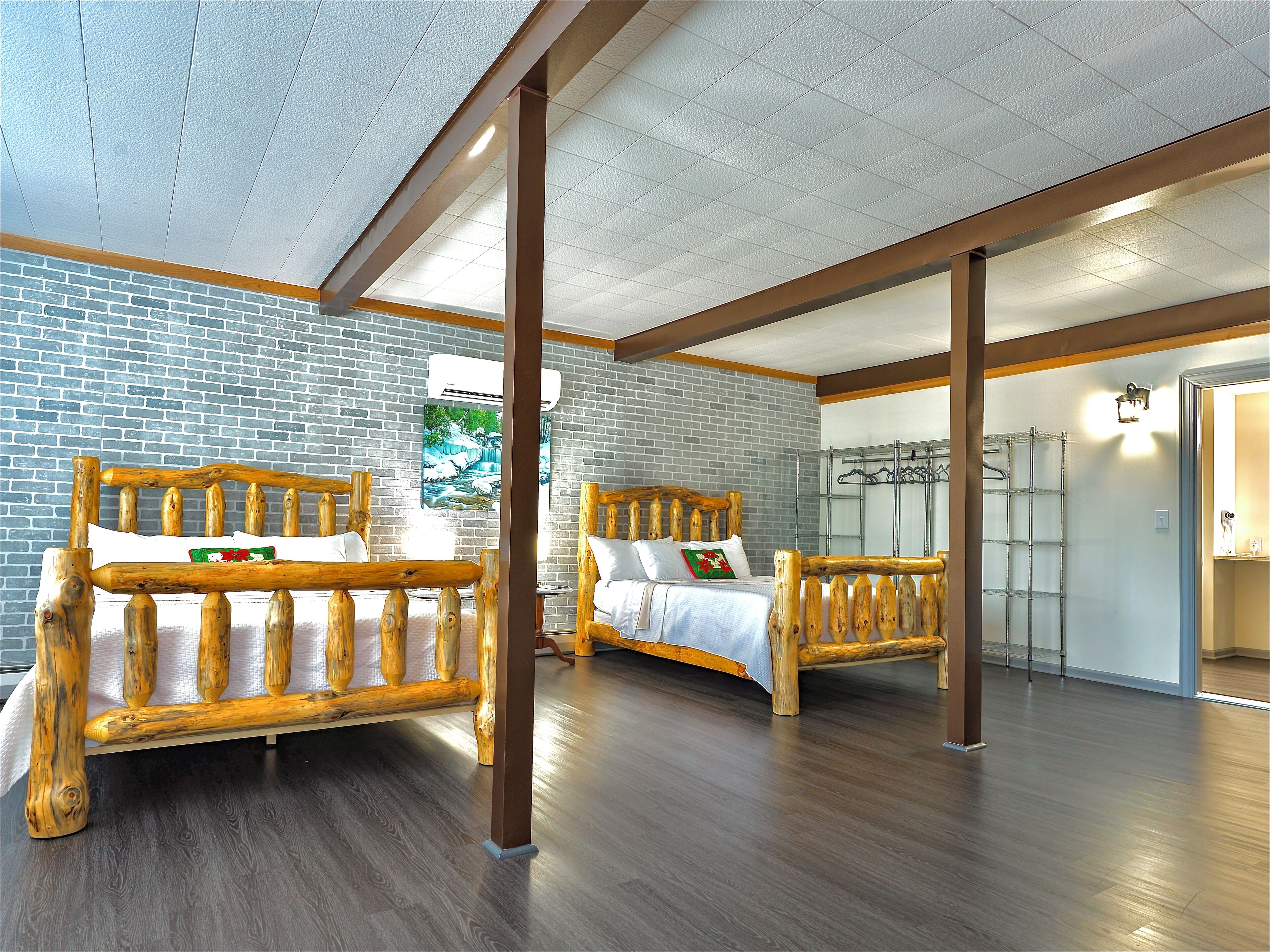 4 soverom, memory foam-senger, skrivebord og strykejern/-brett