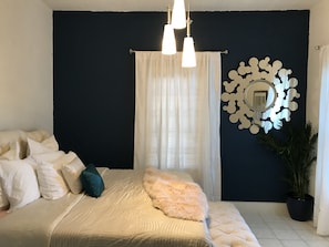 4 habitaciones, tabla de planchar con plancha, wifi y ropa de cama 