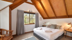 4 bedrooms, desk, iron/ironing board, free WiFi