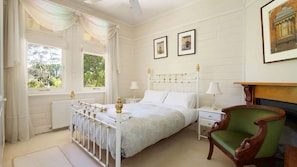 4 bedrooms, iron/ironing board, travel cot, free WiFi