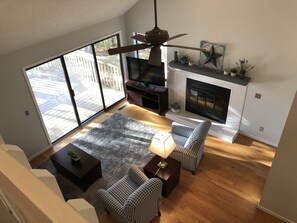 TV, fireplace, stereo