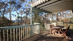 Outdoor dining - Hearthstone | Close to Govetts Leap lookouts and bushwalks (Blackheath)
