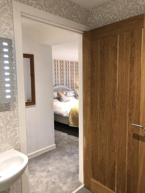 Dobbeltrom (Room 2) | Skrivebord, blendingsgardiner, lydisolert og strykejern/-brett
