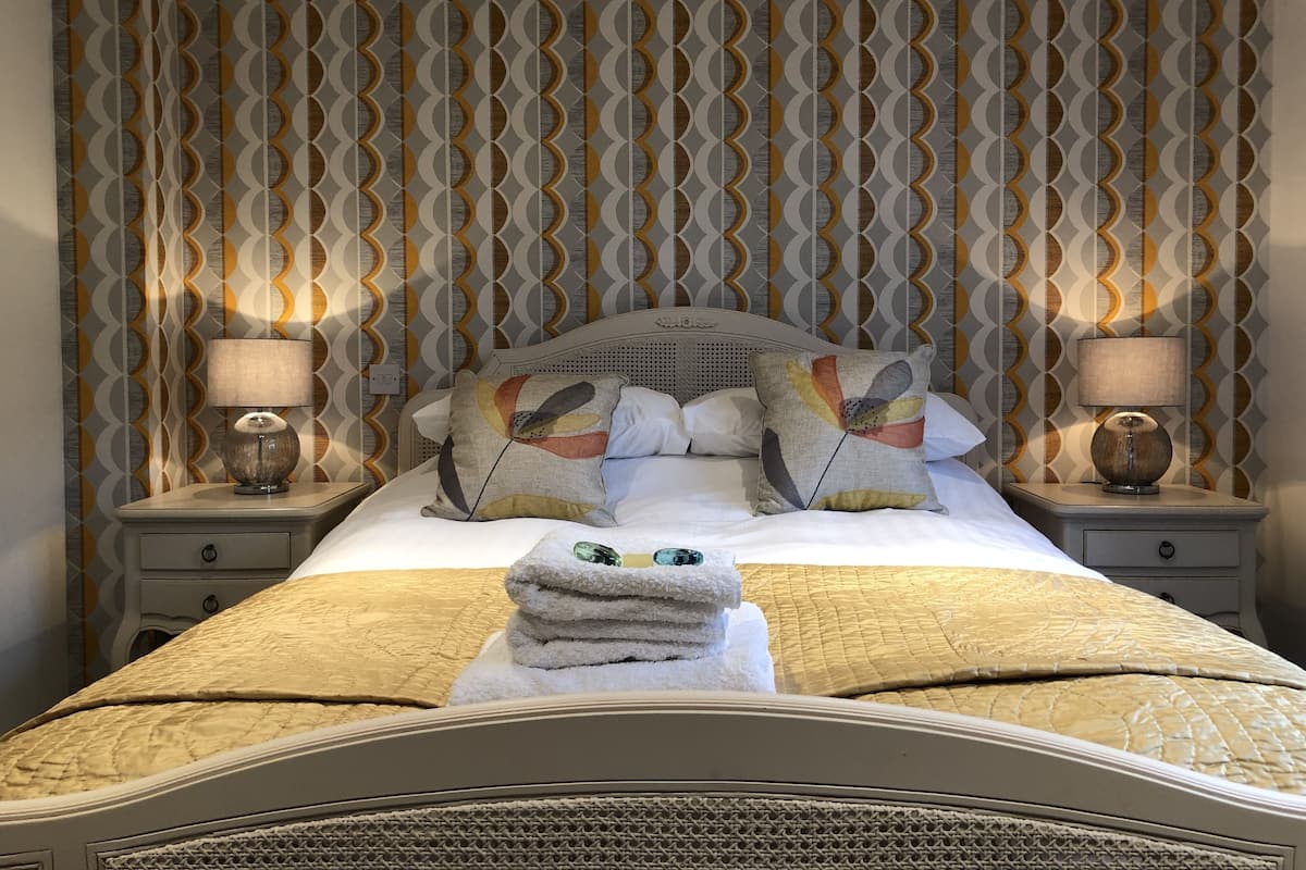 Double Room (Room 2) | Desk, blackout curtains, soundproofing, iron/ironing board