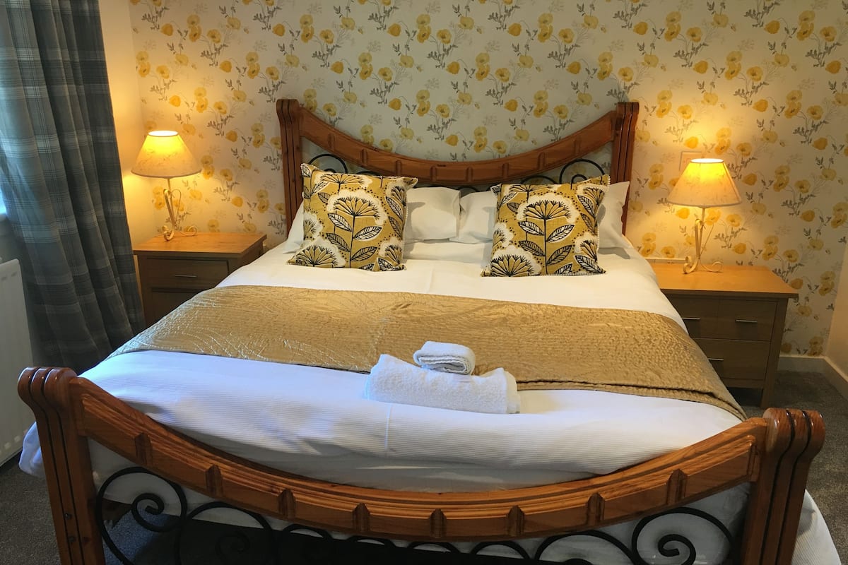 Double Room (Room 3) | Desk, blackout curtains, soundproofing, iron/ironing board