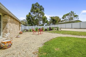 Garden - Zaahira House (Robe)