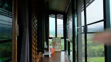 Standard Twin Room, 2 Twin Beds, Non Smoking | Living area | LCD TV