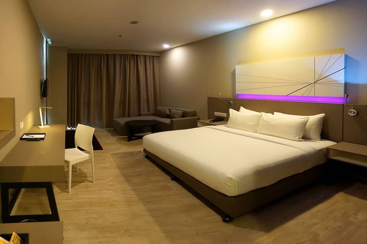Deluxe Room, 1 King Bed, Hill View | In-room safe, blackout curtains, iron/ironing board (on request)