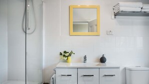 Cottage, 1 Queen Bed, Garden View | Bathroom | Combined shower/tub, deep soaking tub, rainfall showerhead - The Blue Barn (Daylesford)