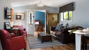 Cottage, 1 Queen Bed, Garden View | Living area | Flat-screen TV - The Blue Barn (Daylesford)