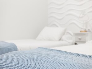 3 chambres, fer et planche à repasser, Internet, draps fournis