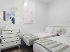 3 bedrooms, iron/ironing board, Internet, bed sheets