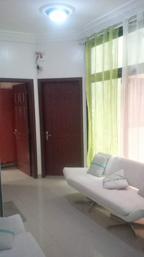 Flat-screen TV - Stay.plus Kaba Appartments CPI (Dakar)