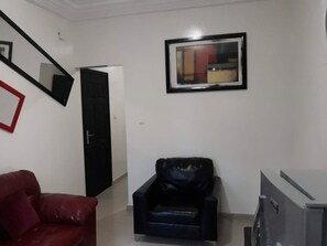 Flat-screen TV - Stay.plus Kaba Appartments CPI (Dakar)