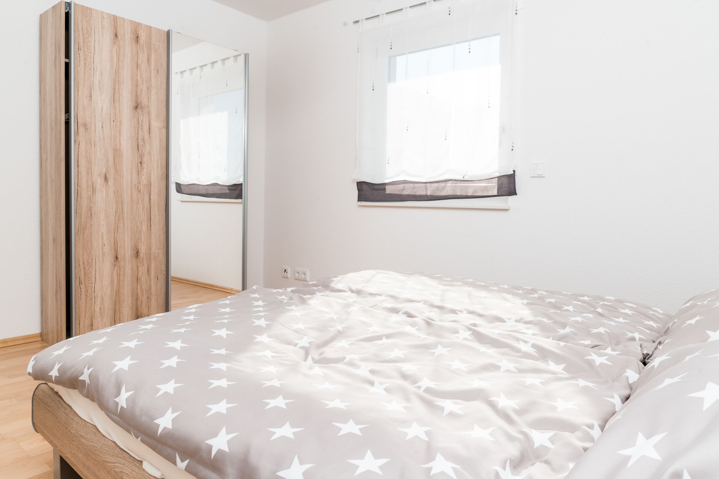 4 bedrooms, internet, bed sheets