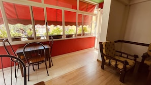 Reception - Hotel Drinos (Tirana)