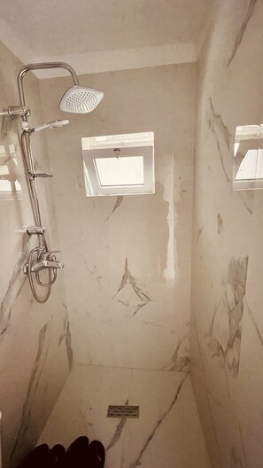 Bathroom - Hotel Drinos (Tirana)