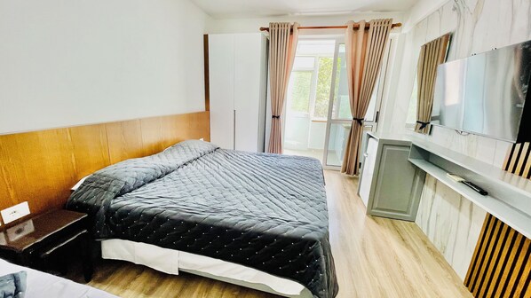 Habitación triple | Ropa de cama de alta calidad, edredón y camas con efecto memoria 