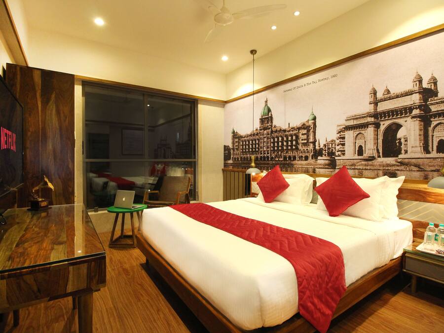 Premium bedding, in-room safe, desk, blackout curtains