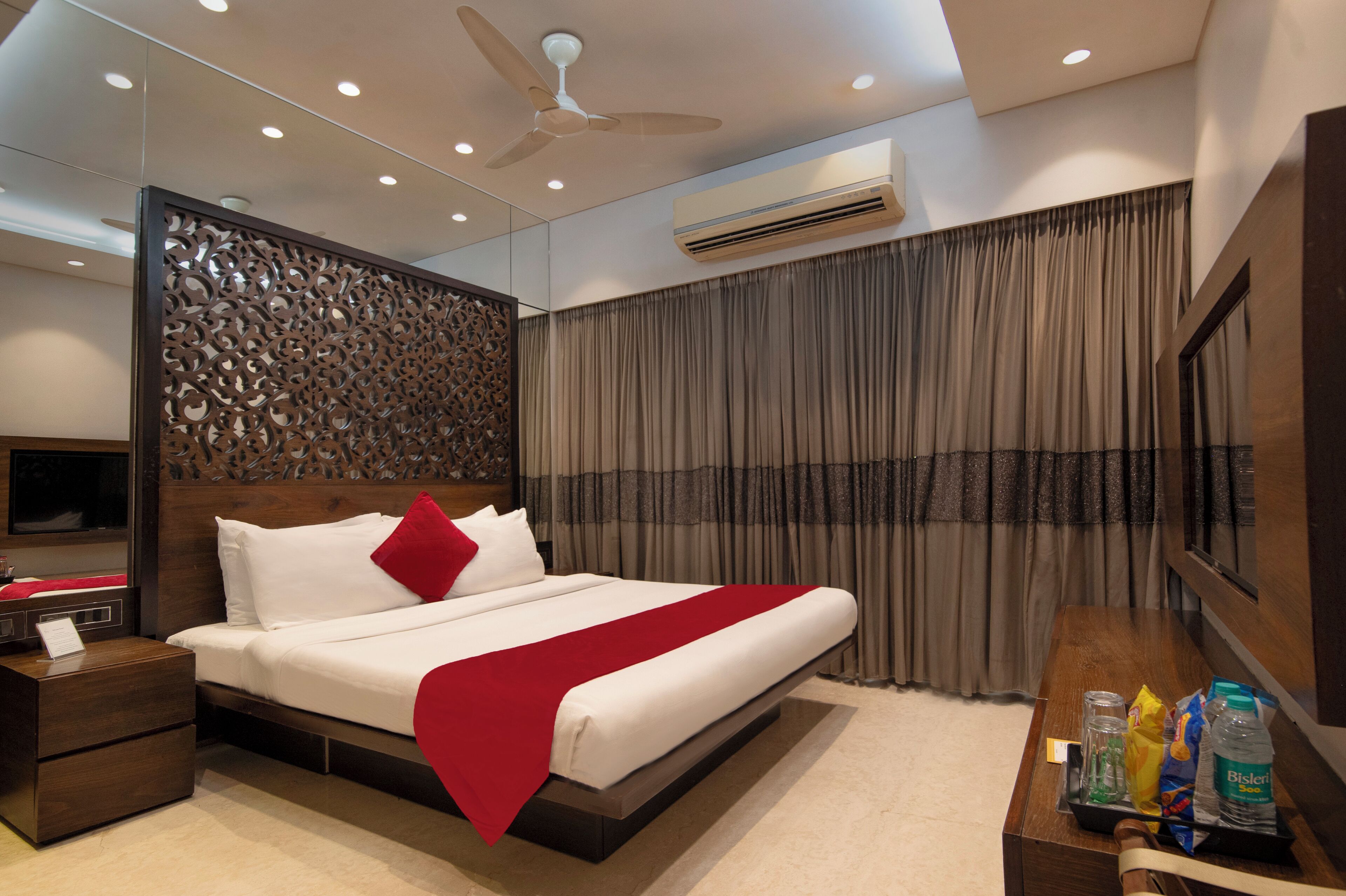 Premium-huoneisto, 3 makuuhuonetta | Ylelliset vuodevaatteet, tallelokero huoneessa, työpöytä, pimennysverhot